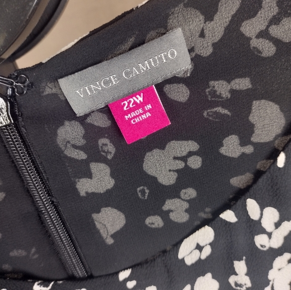 VINCE CAMUTO Plus Modern Imprint Dress Black And White Size 22W NWT - Picture 3 of 9